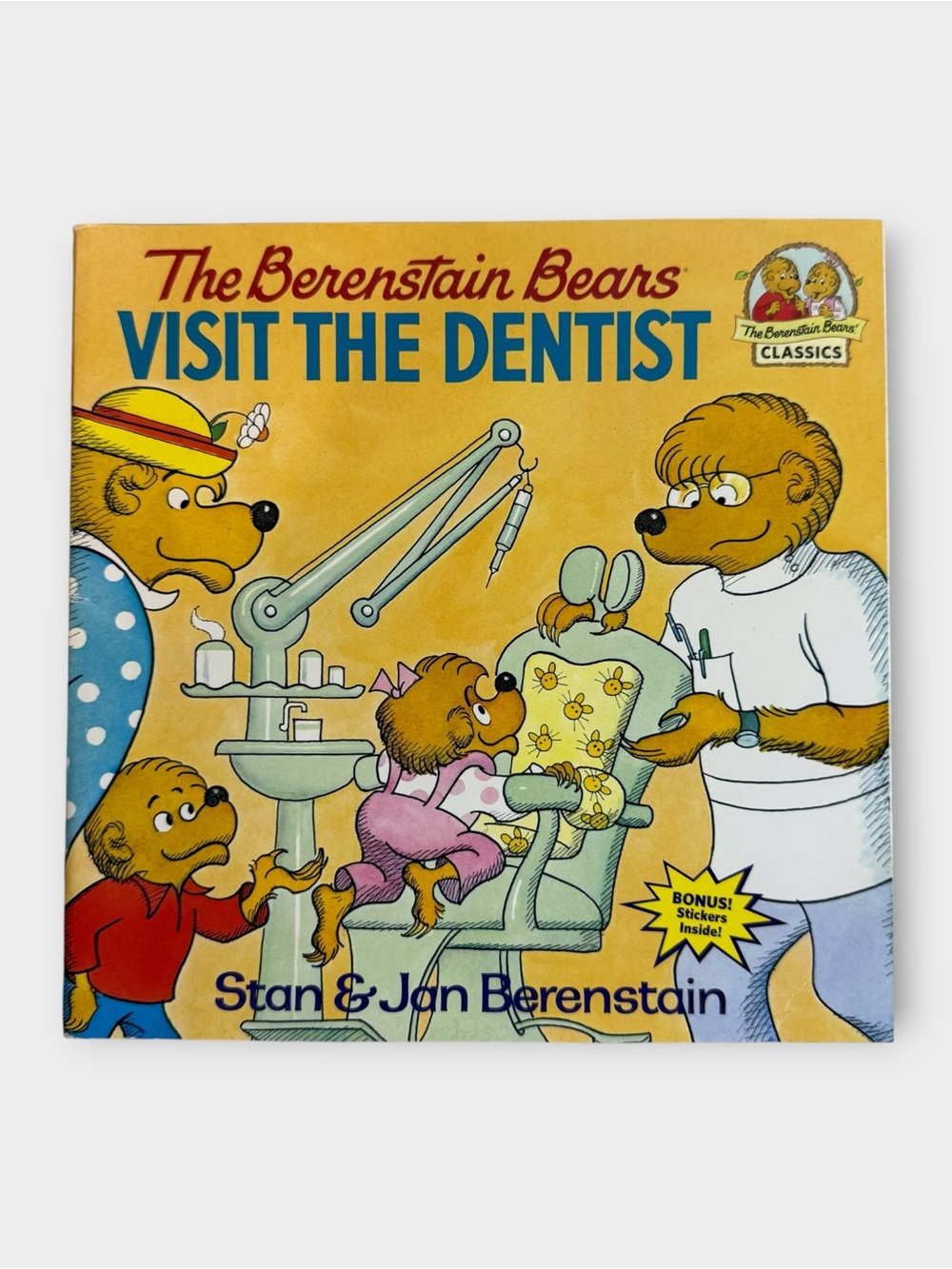 Berenstain Bears' Classics: The Berenstain Bears Visit the Dentist Paperback